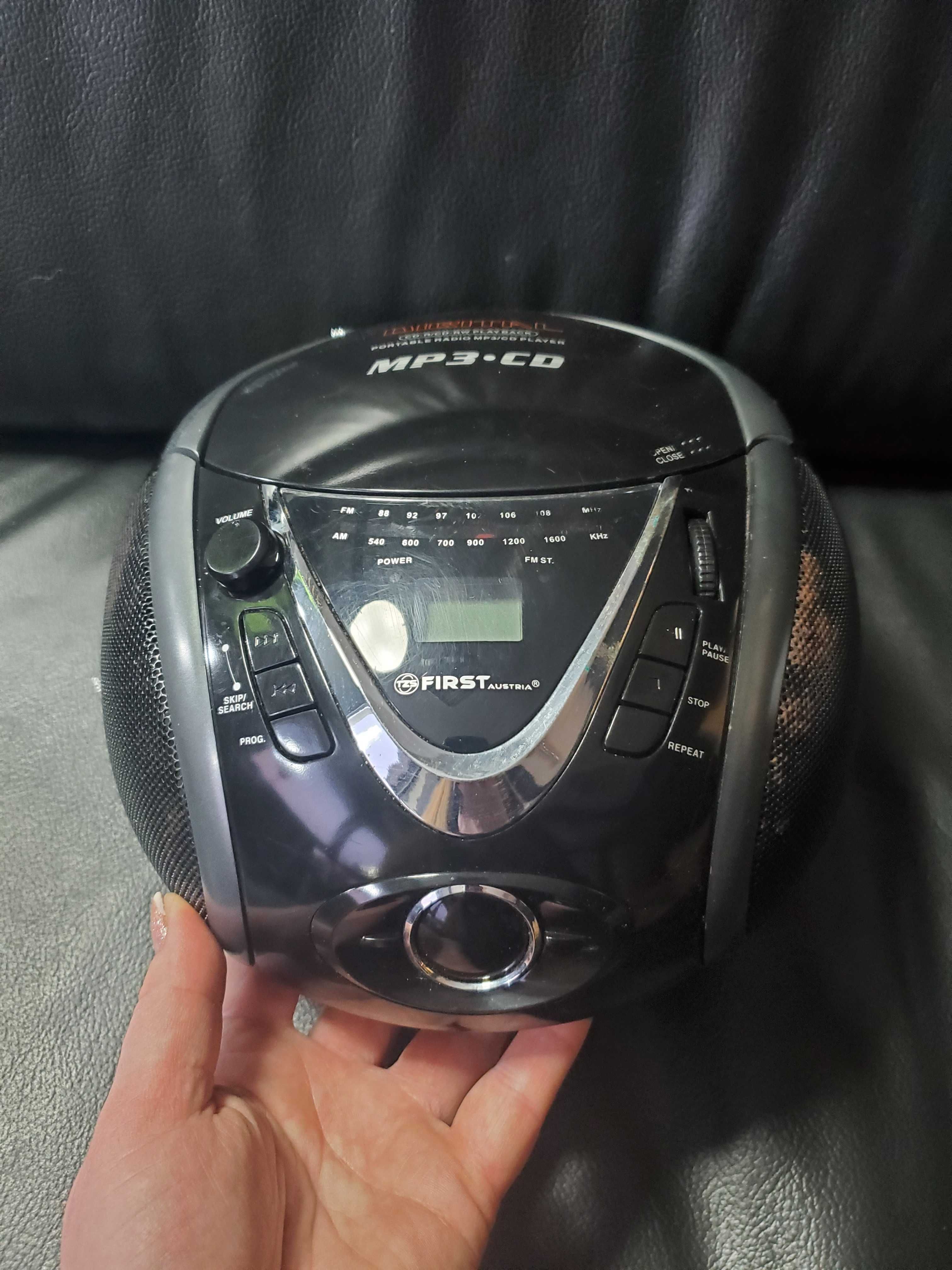 Przenośny radiomagnetofon z CD FIRST FA-1152