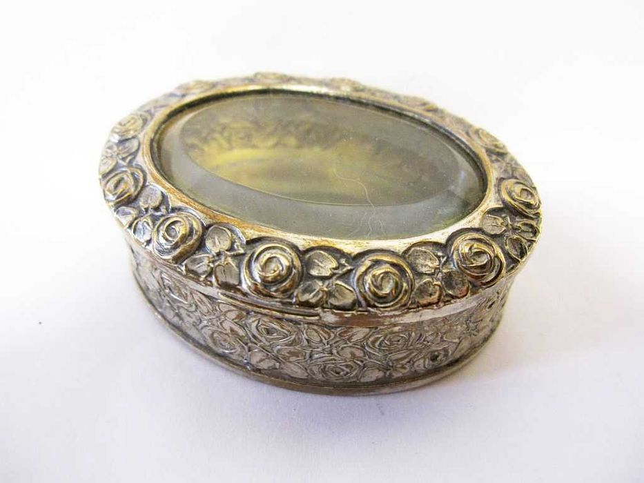 linda antiga caixa guarda joias Arte Nova em alpaca com vidro