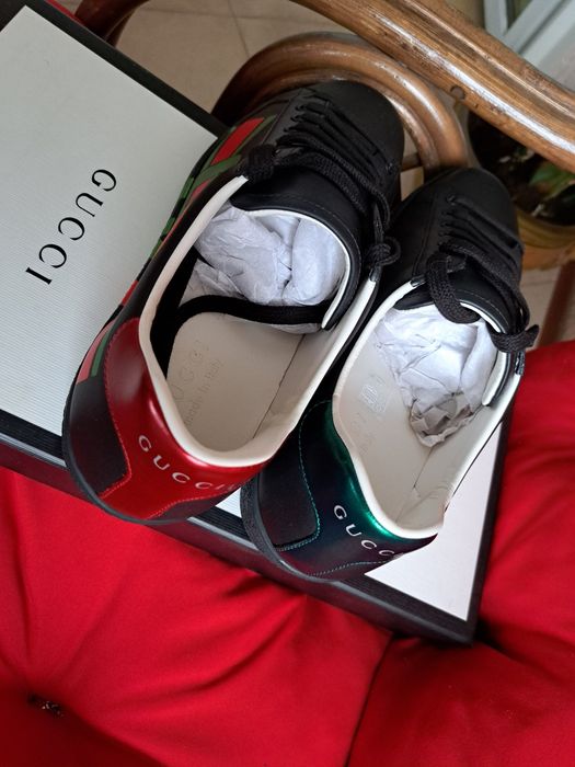 Кроссовки фирменные