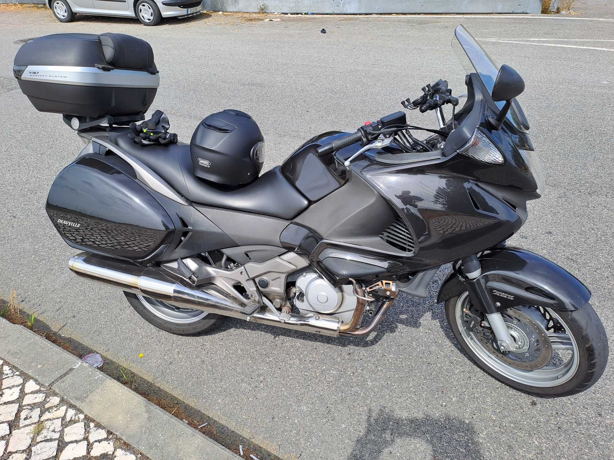 Honda Deauville 700, de 2011, com 36 000Km