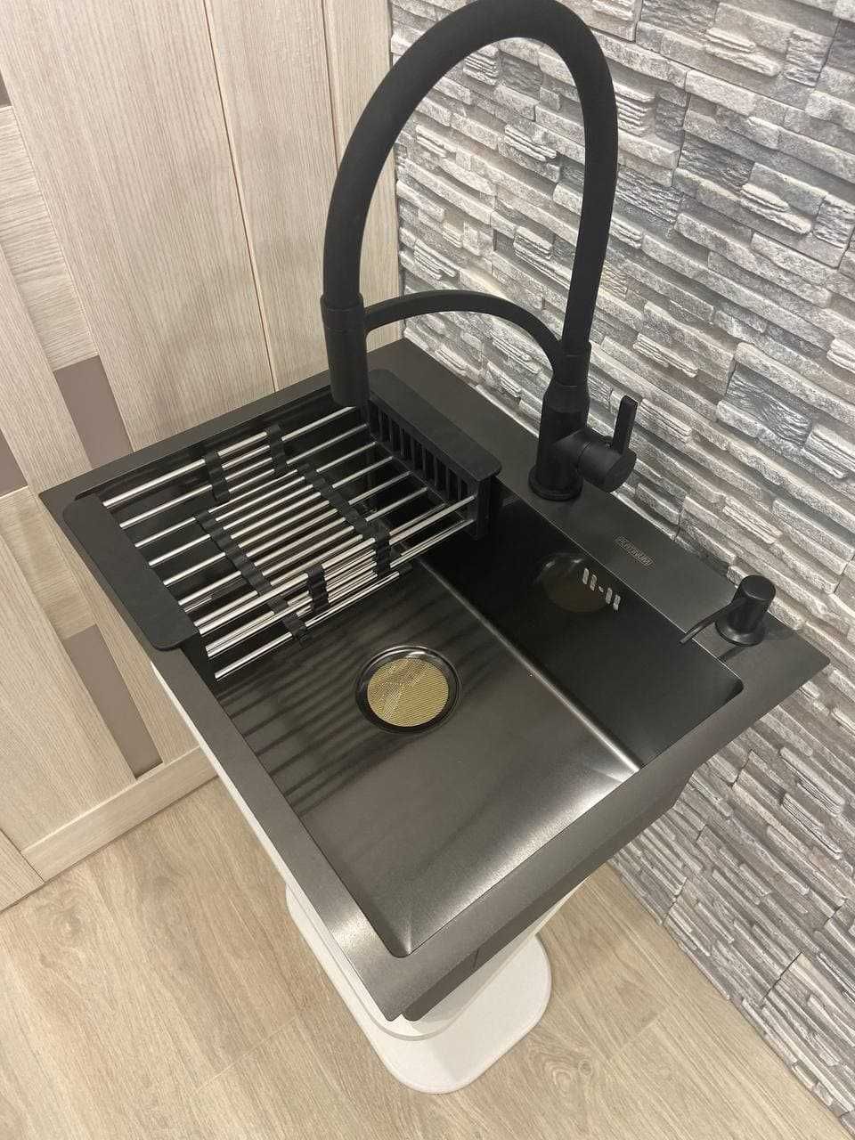 Кухонная мойка Platinum HANDMADE PVD 650-450мм чорная