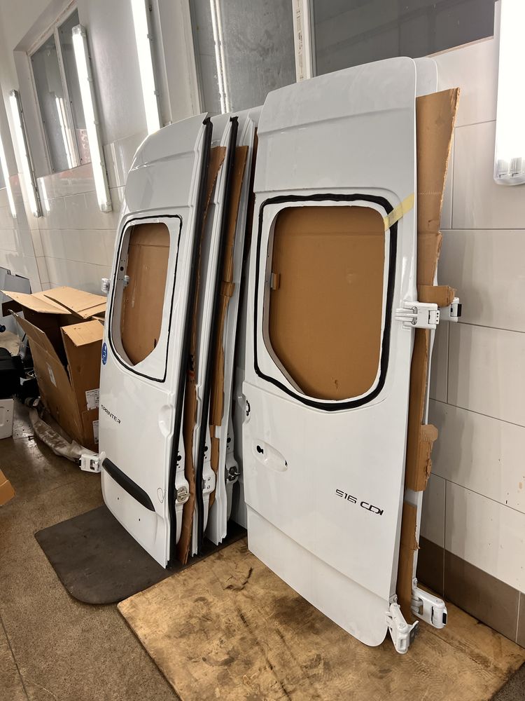 Задні високі двері під скло Mercedes Sprinter W907