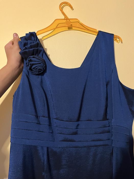 Elegancka sukienka wizytowa na wesele chrzciny urodziny z różą