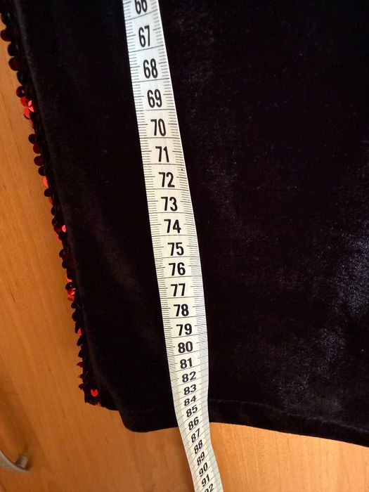 Вечірня сукня з паєтками