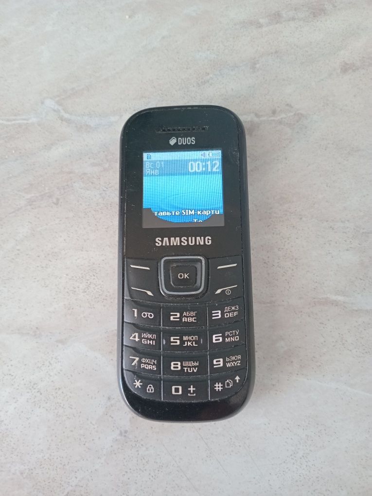 Телефон Samsung кнопочний