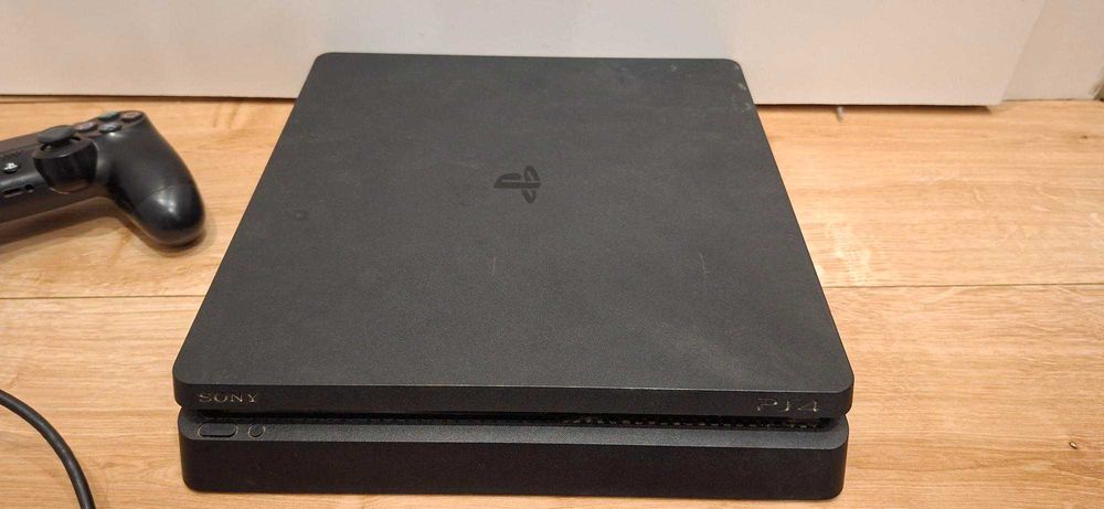 PS4 SLIM 1 TB - Como nova