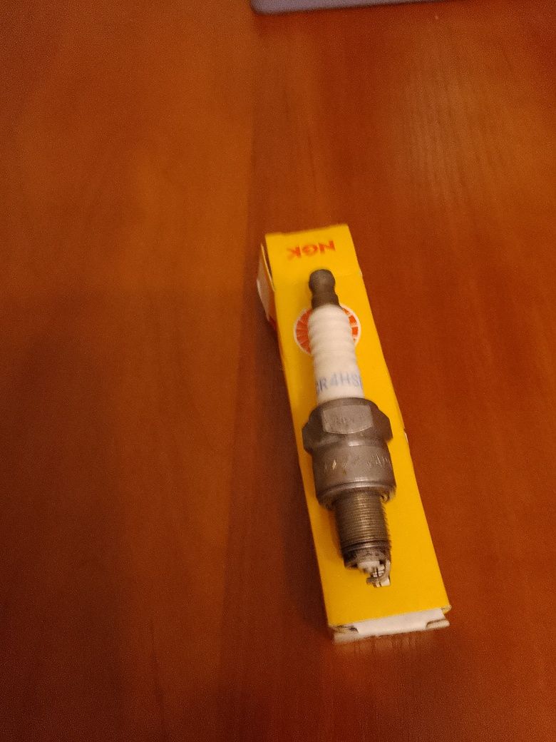 Свеча зажигания NGK CR4HSB
