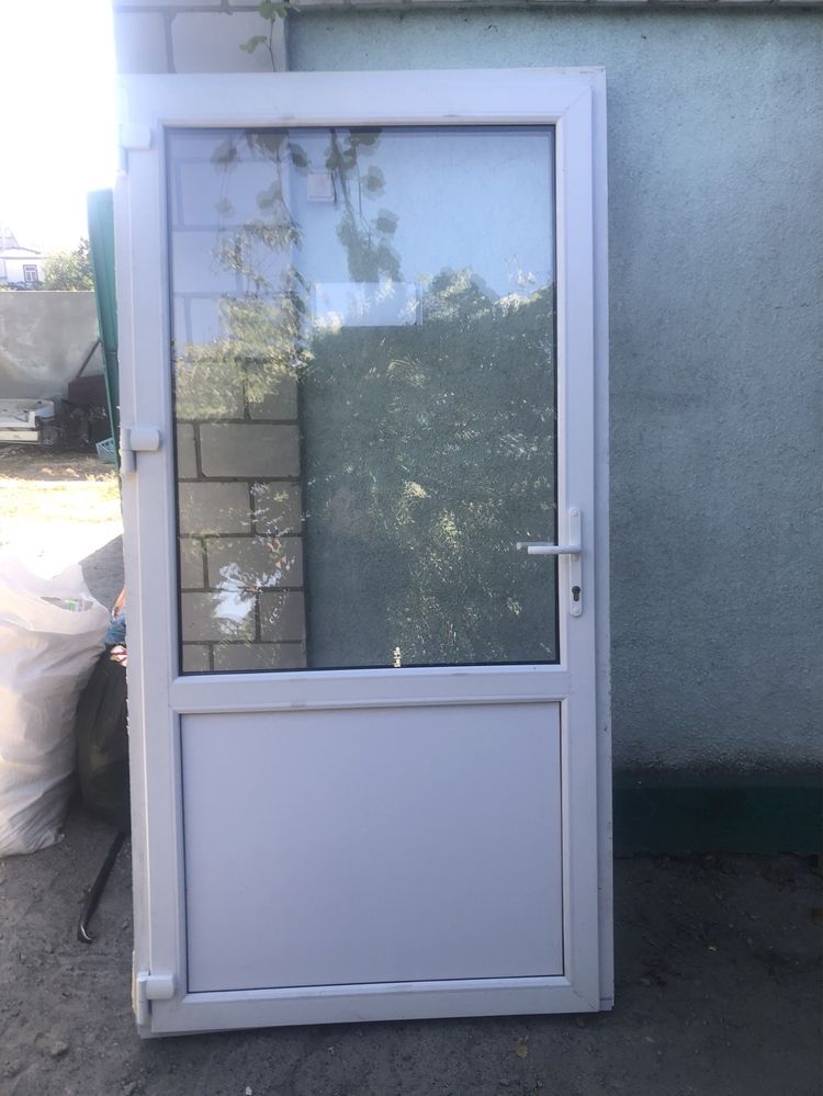 Продам двері