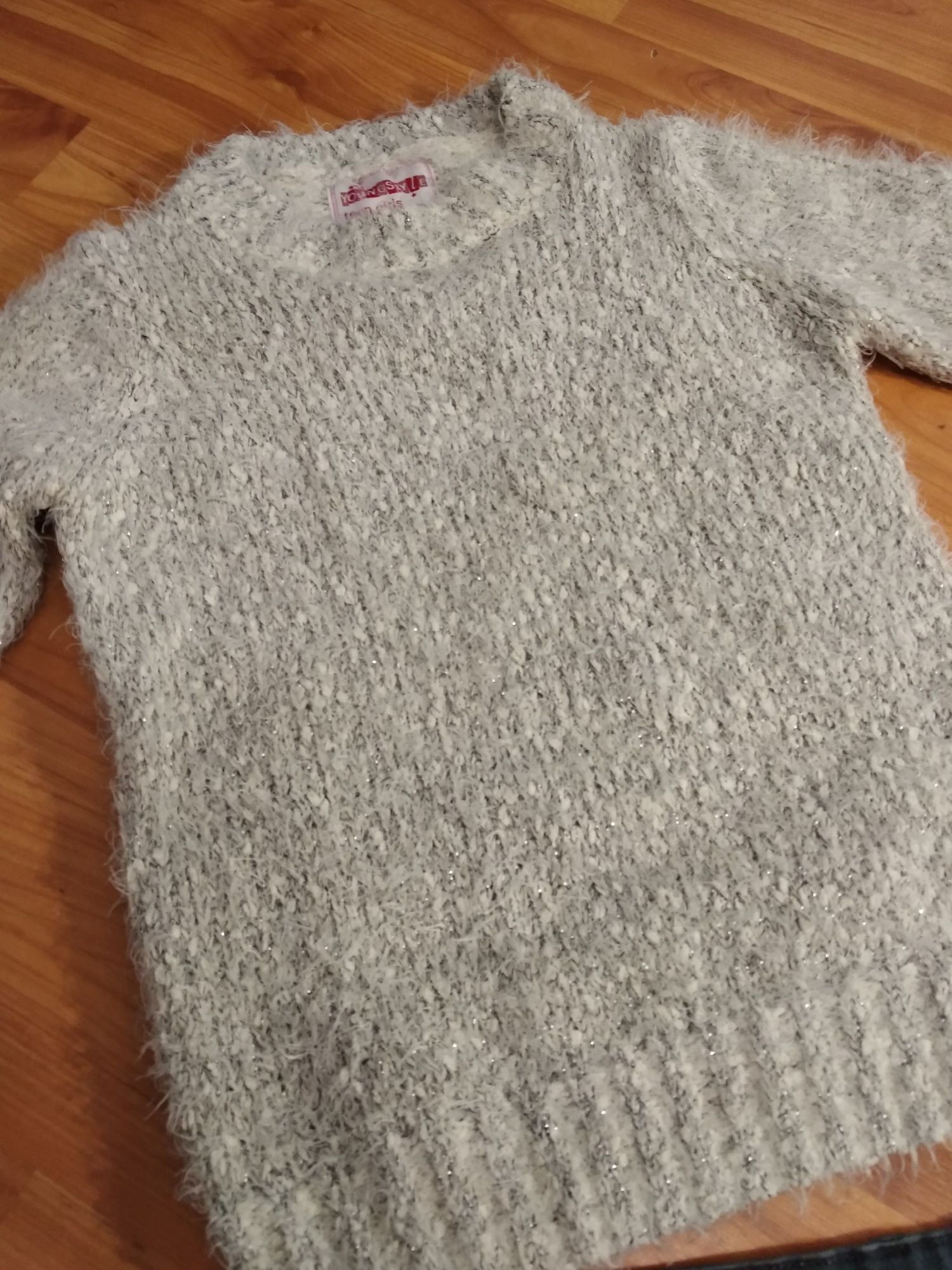 Puszysty sweter 140