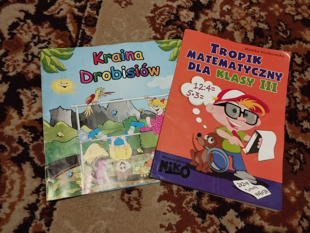Książki i zegar minimini plus