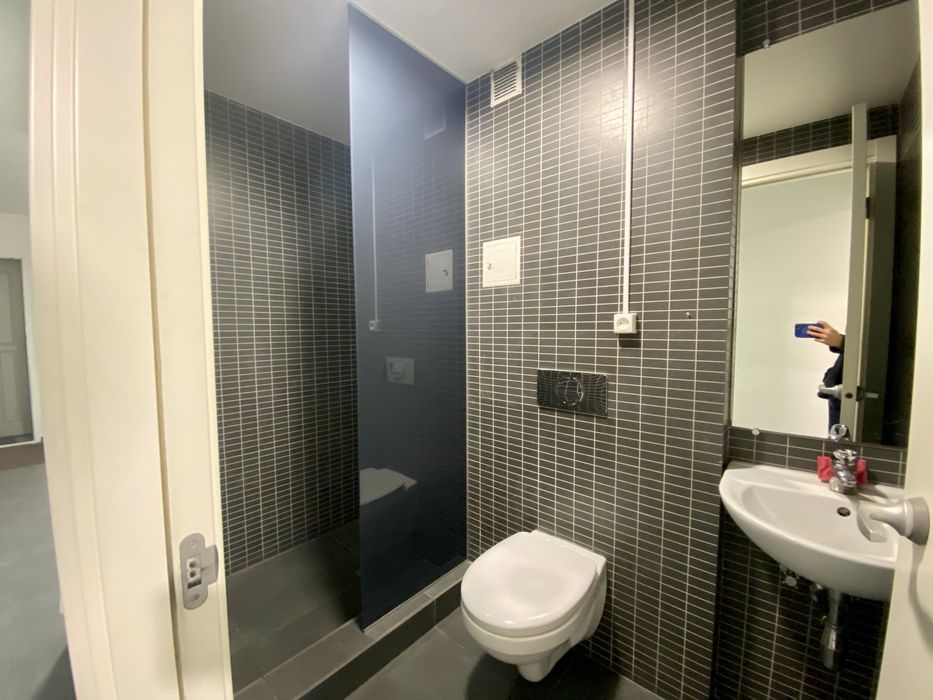 Офіс біля парку Шевченко. Окремий вхід. Парковка.