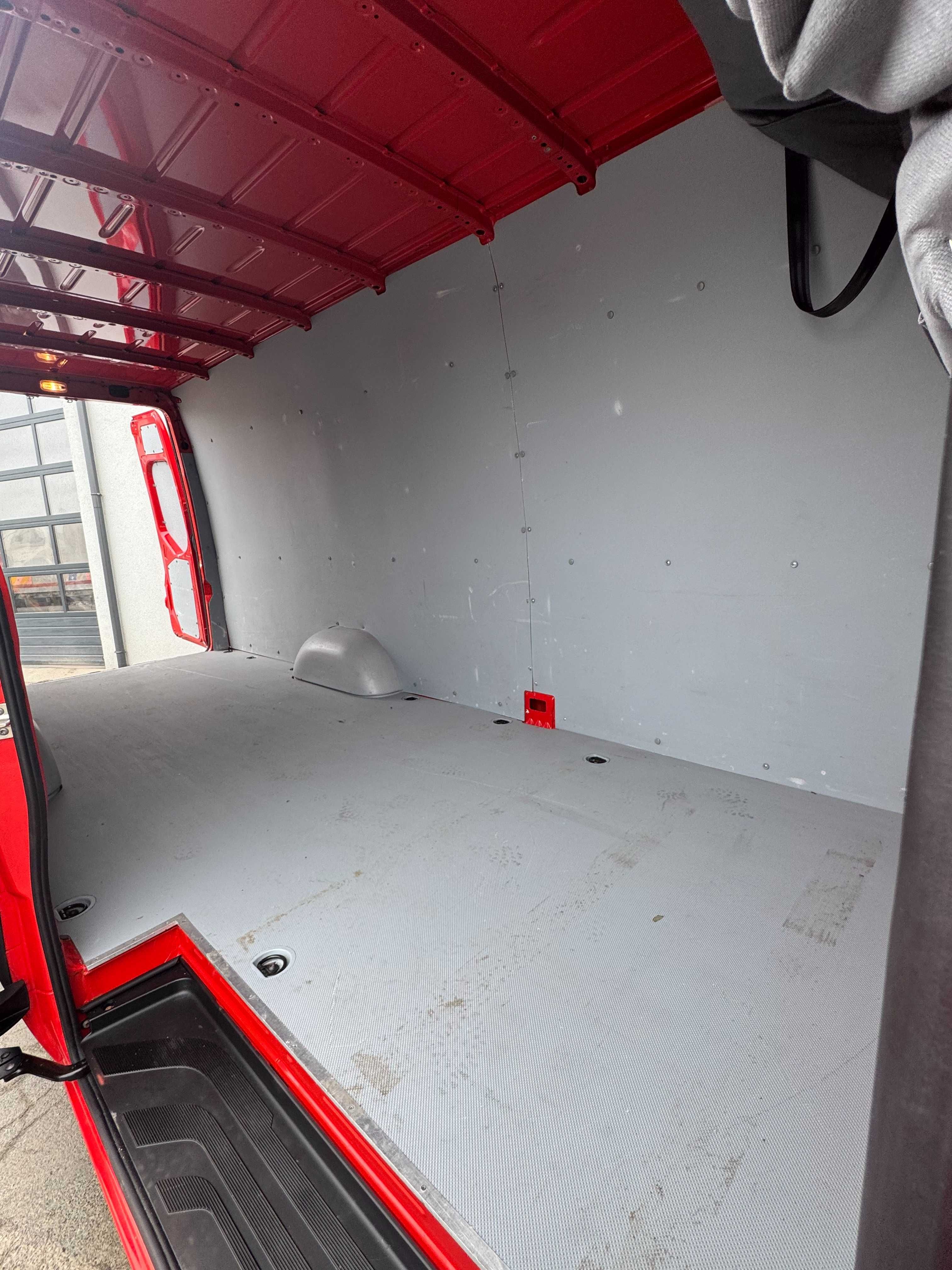 Wypożyczalnia Wynajem Bus  Sprinter 319 CDI Extra długi Sypialnia