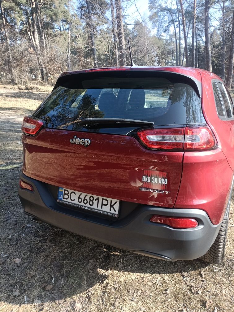 Jeep 2,4 спорт  на газу . Супер стан