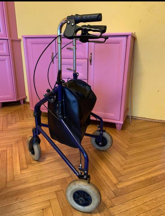Chodzik trójkołowy, balkonik dla seniora