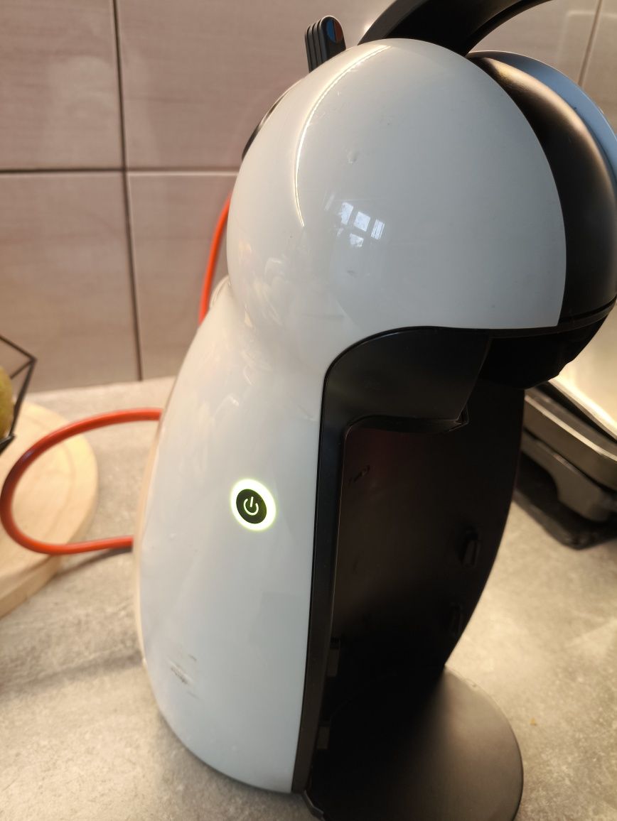 Ekspres kapsułkowy dolce gusto DeLonghi Piccolo edg100 biały