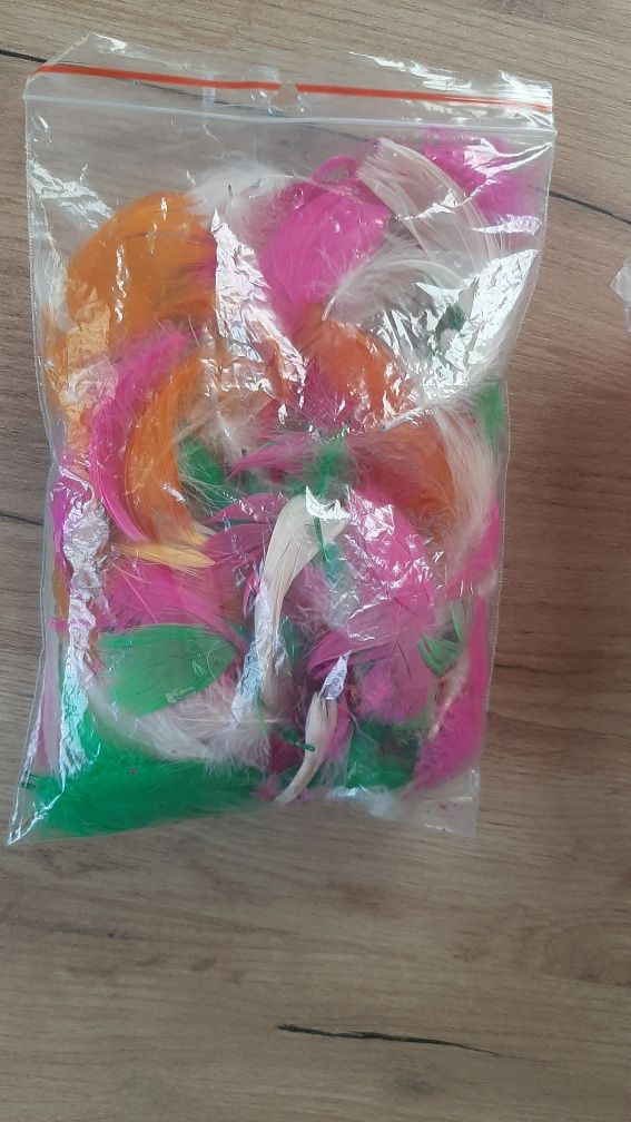 Sizal i piórka do dekoracji