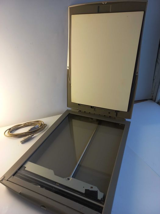 Сканери: 1) BearPaw 2448CU Pro_1100грн 2) CANON CanoScan N1220U_820грн