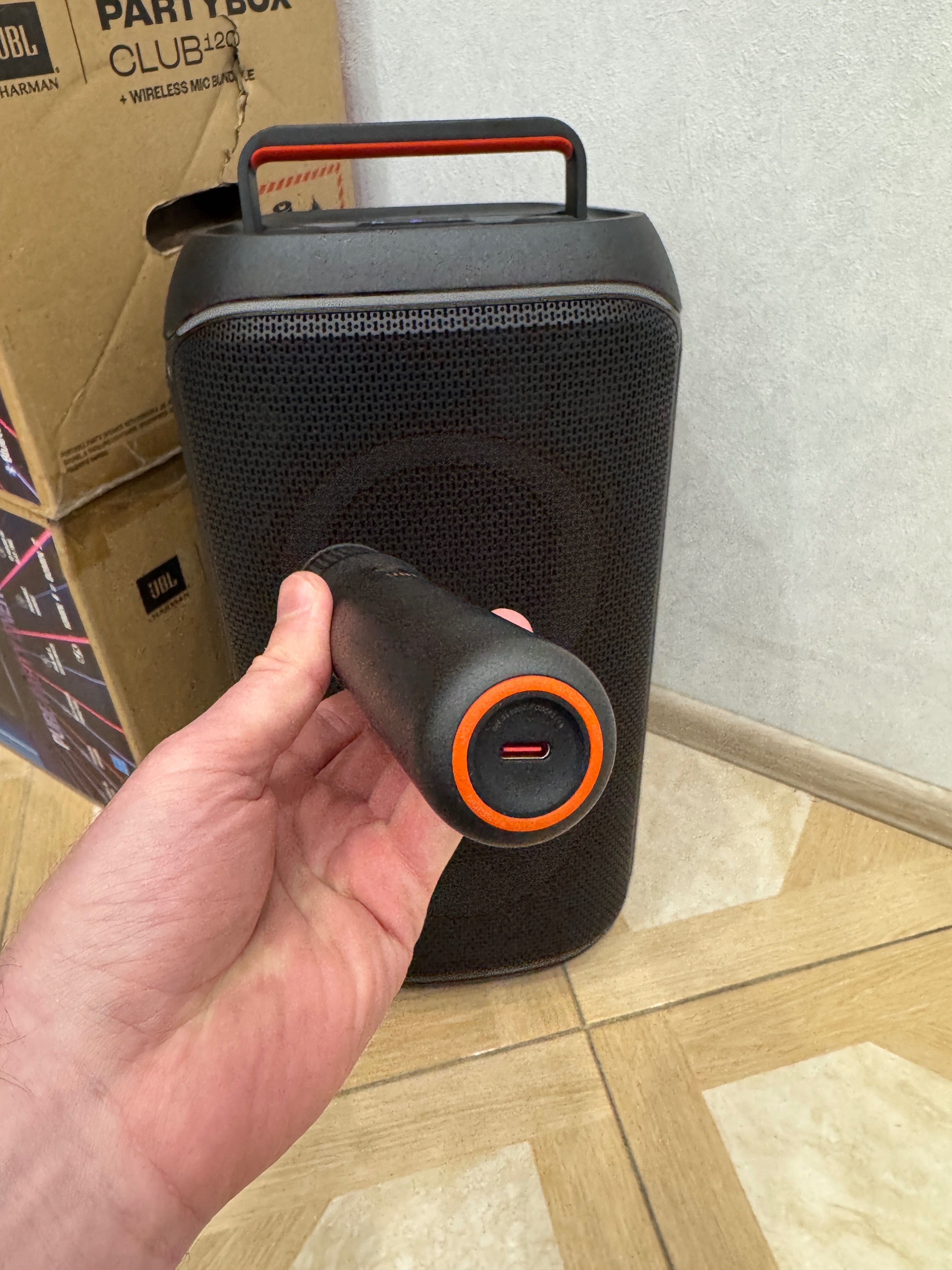 Колонка JBL PARTYBOX CLUB 120 з Мікрофоном 12 годин 160Вт