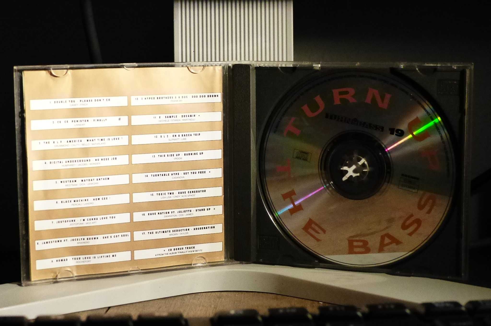 CD Various – Turn Up The Bass 19 1992 house techno