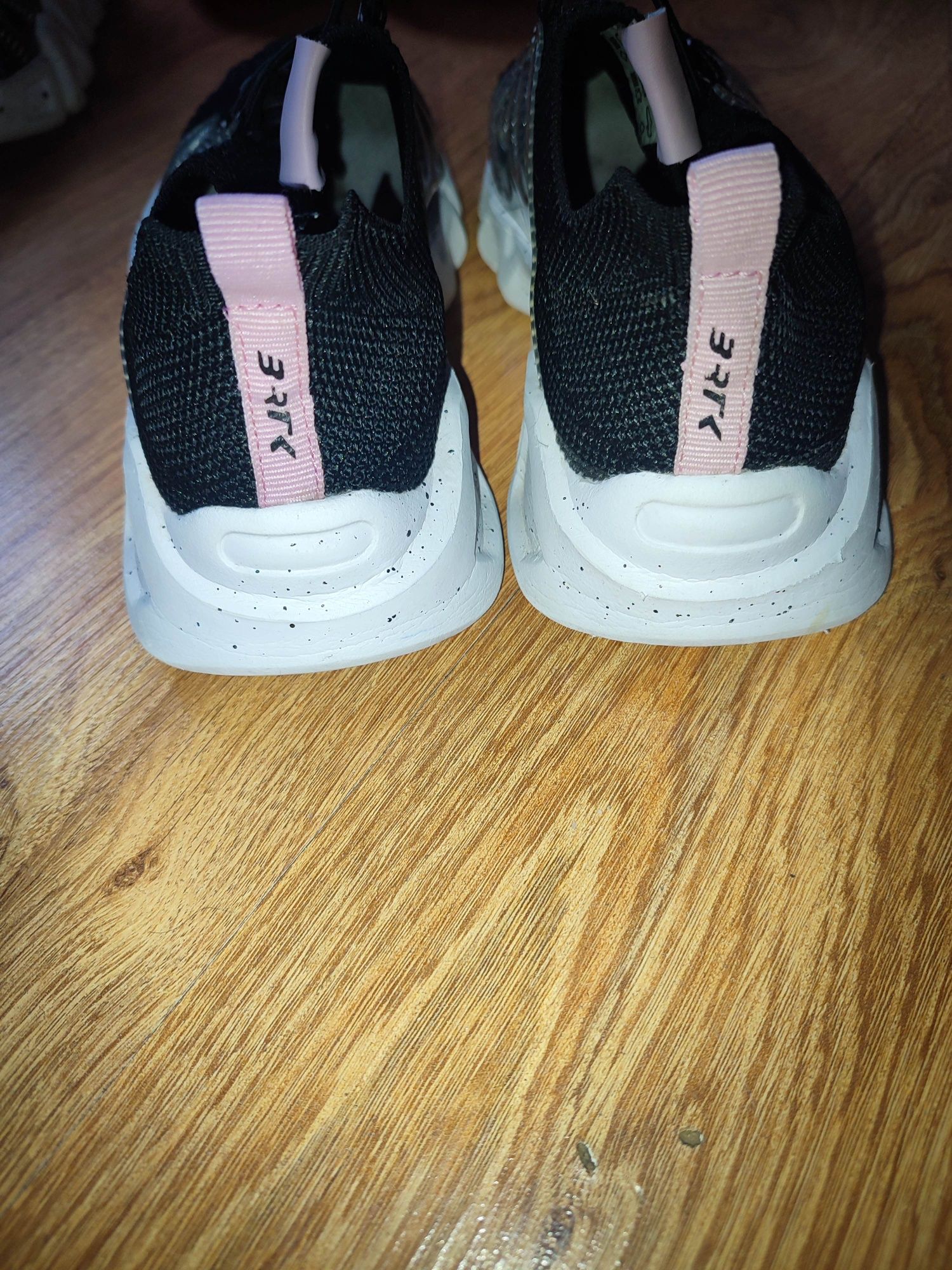 Sneakersy dla dziewczynki rozmiar 34 buty sportowe