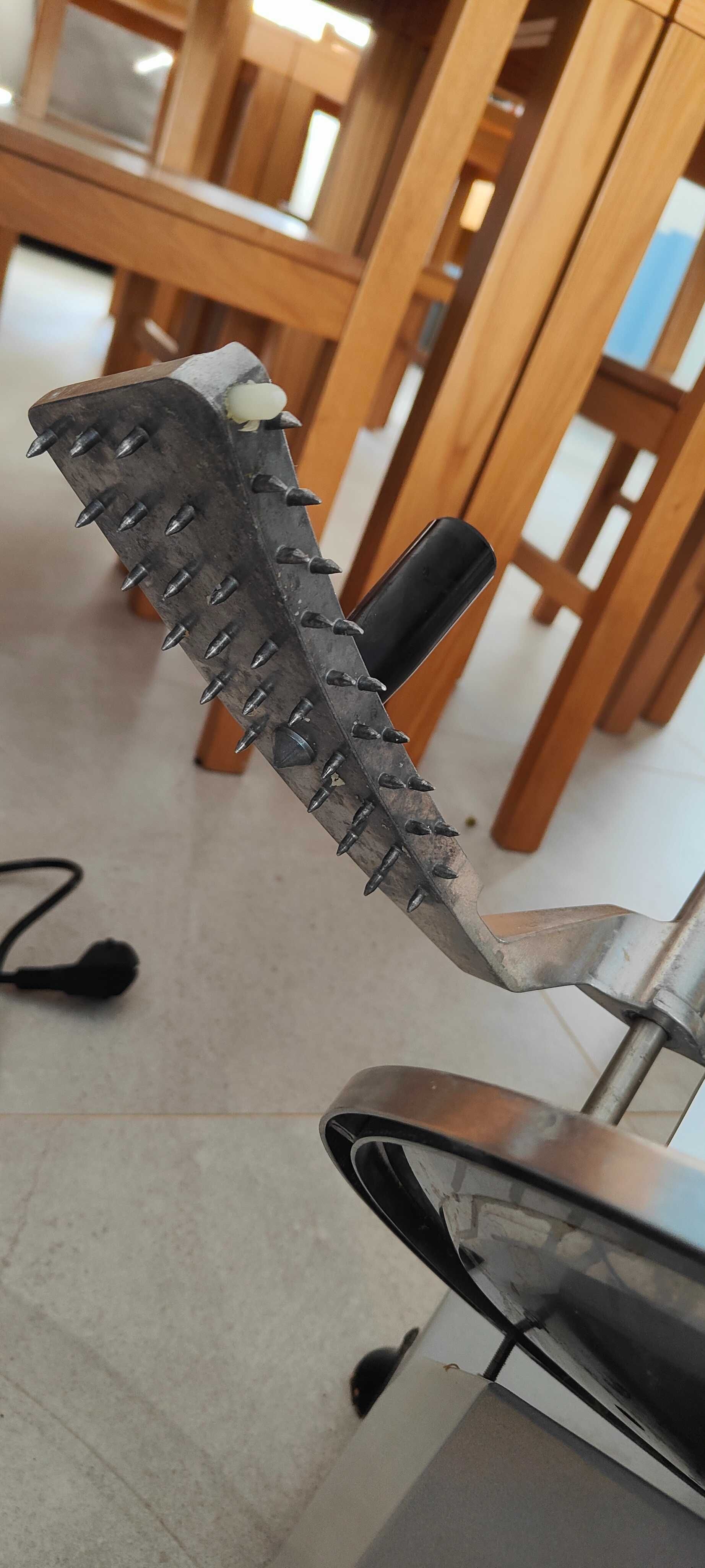Fatiadora de carne fiambreira profissional