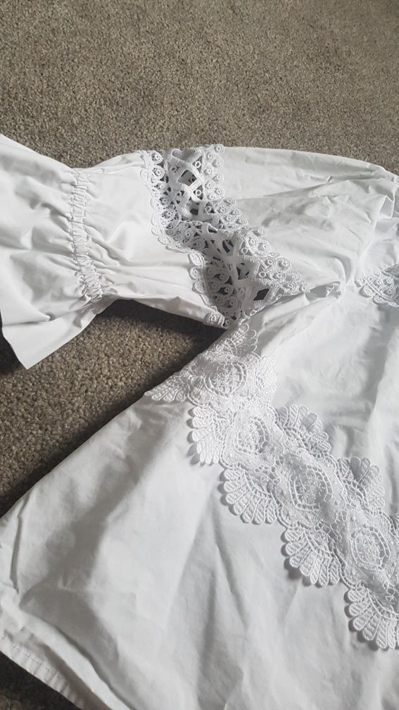 Piękna biała bluzka Reserved koronka wycięcia marszczenia rozmiar 40