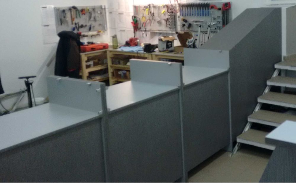 Прилавки вітрини торгові + стіл продавця для магазину