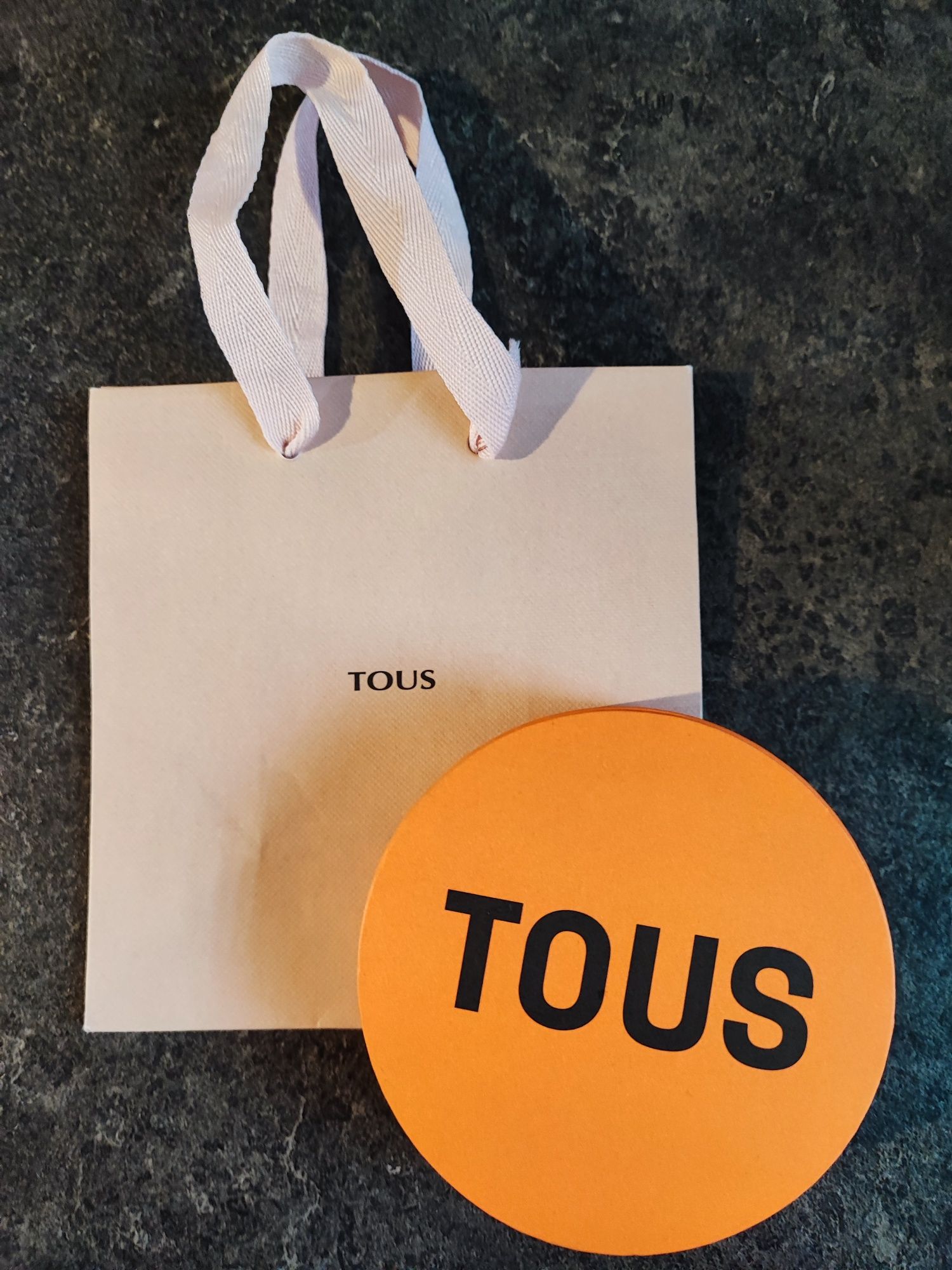 Pudełko na biżuterię i torebka prezentowa firmy Tous