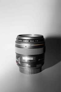 Об'єктив Canon EF 85mm f/1.8 USM.