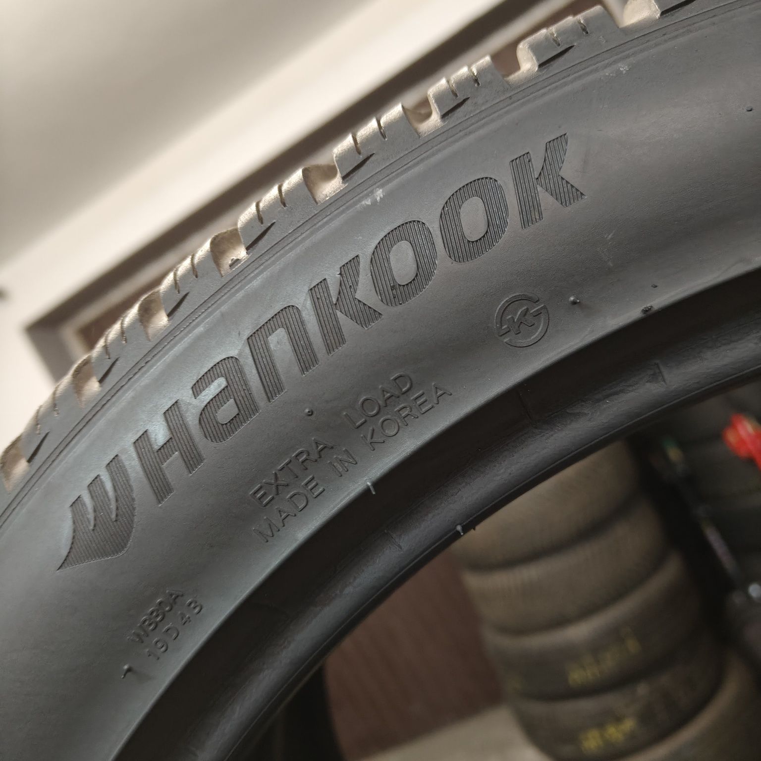 235/45/20 XL Sprzedam parę opon zimowych Hankook