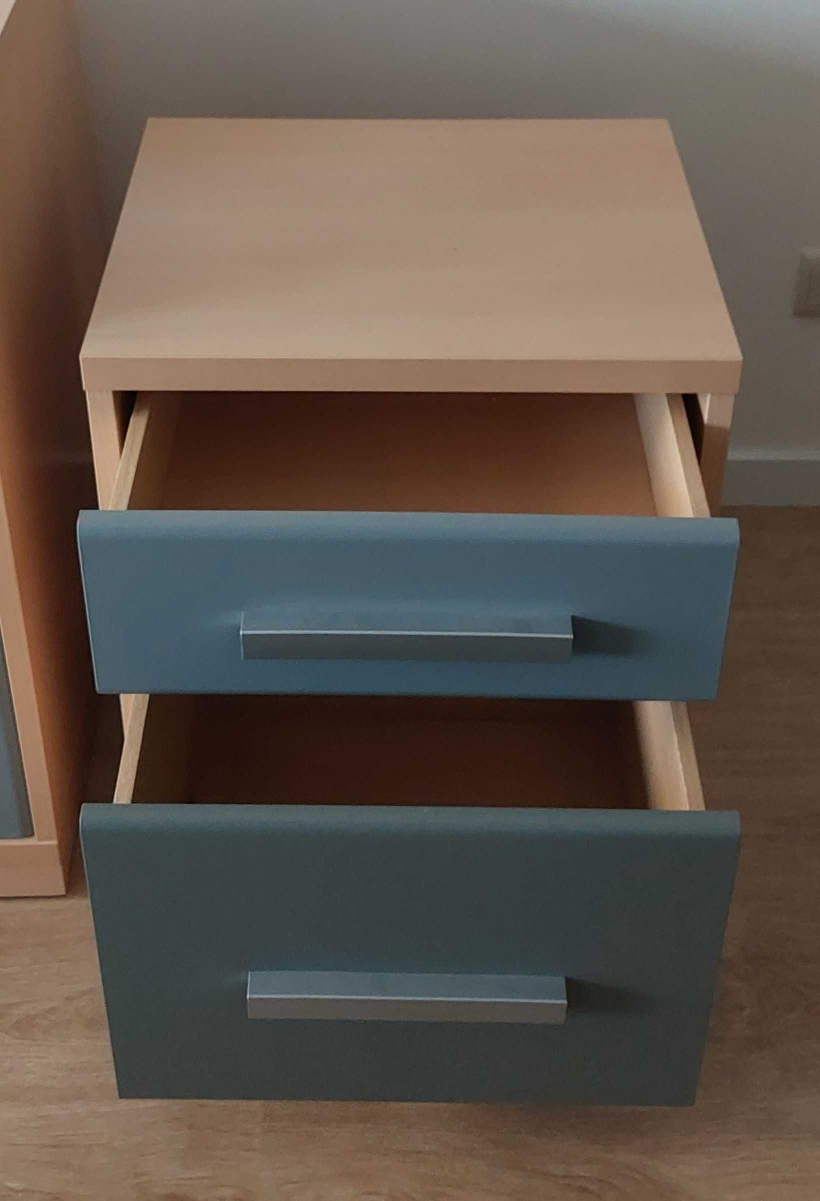 Cama solteiro, mesa de cabeceira e móvel