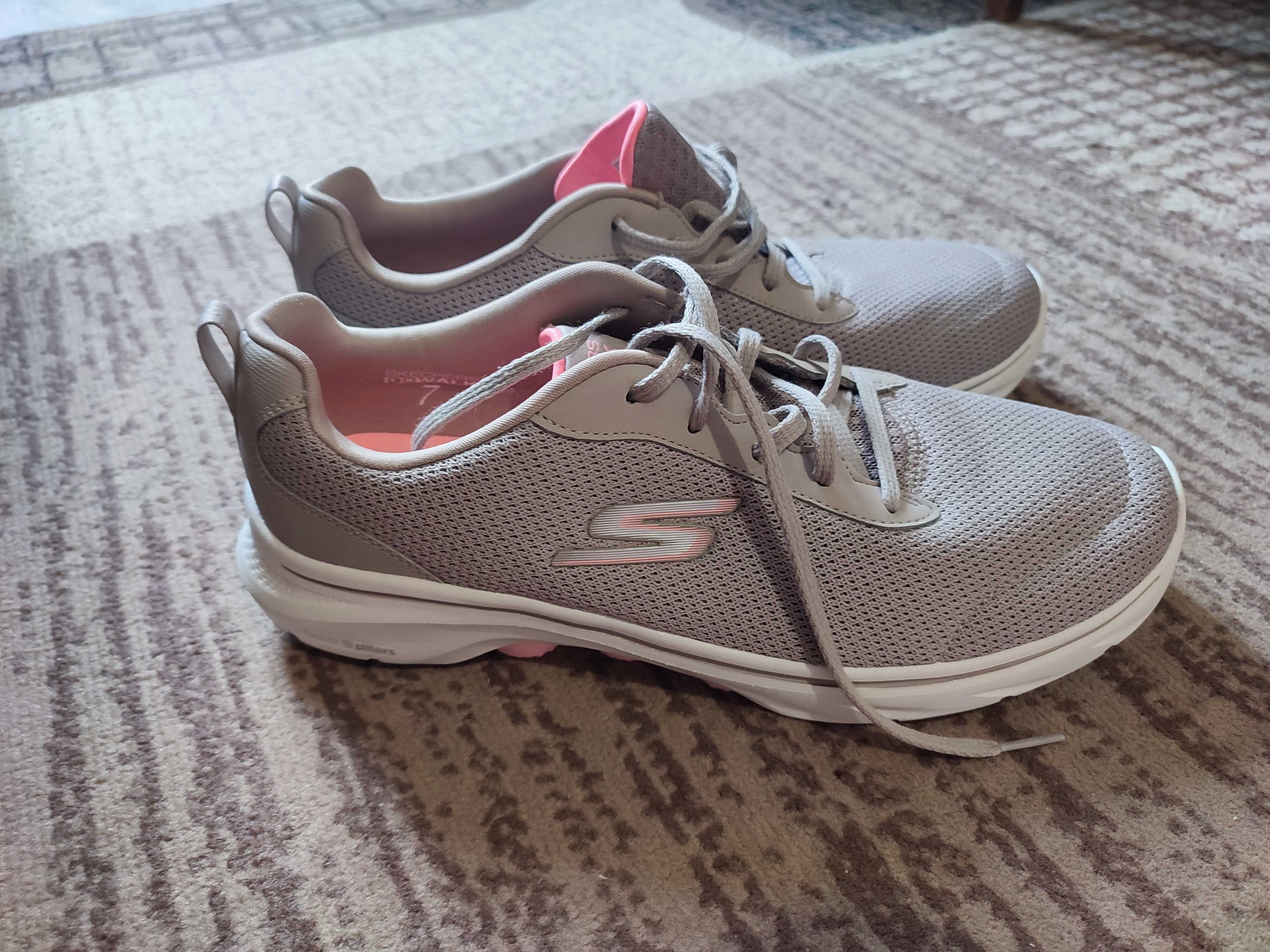Продам кросівки Skechers нові