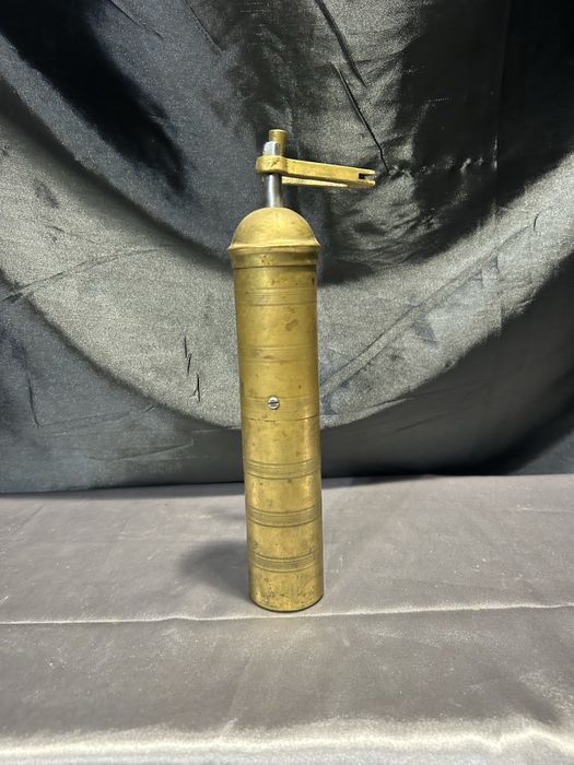 Młynek do przypraw – Mosiężny, ręczny – Made in Albania