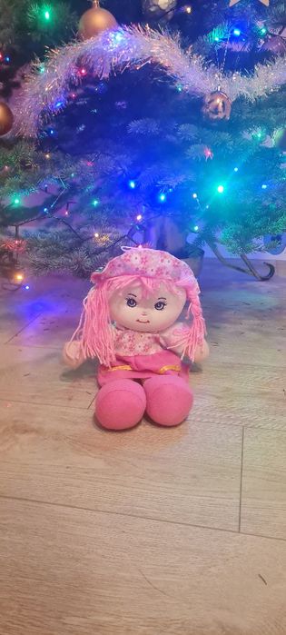 Śpiewająca lalka przytulanka