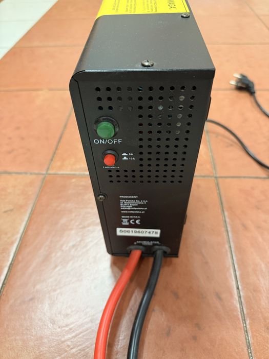 Джерело безперебійного живлення. Інвертор Volt Polska 800