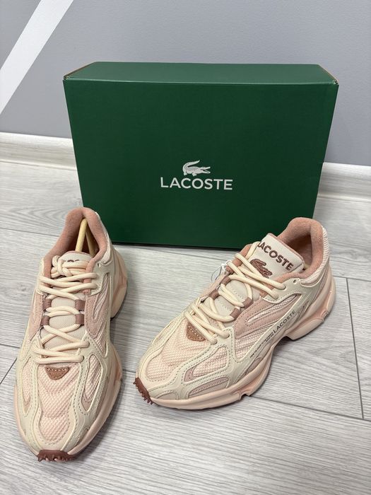 Взуття , кросівки жіночі Lacoste