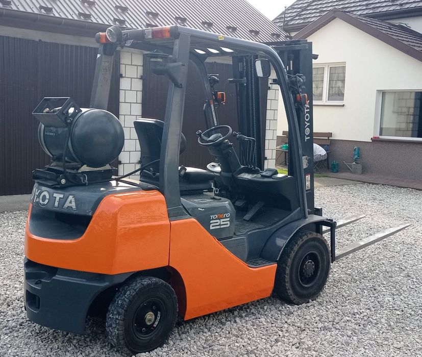 Wózek widłowy Toyota 8 02-08fgf25 2,5 tony