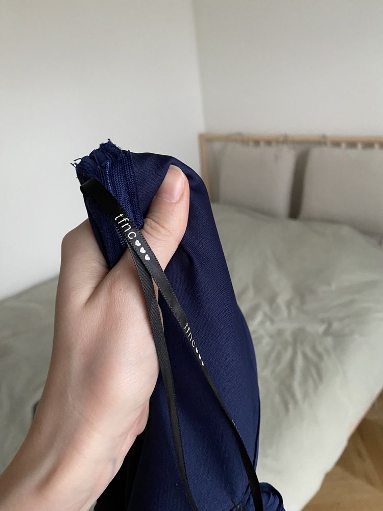 Zjawiskowa maxi suknia TFNC London asos XS granatowa plisowana długa