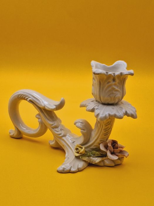 Świecznik porcelanowy kolor ecru z różami