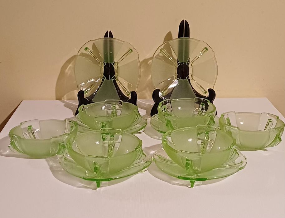 Art Deco miseczki i talerzyki, czeskie szkło z lat 30 XX wieku