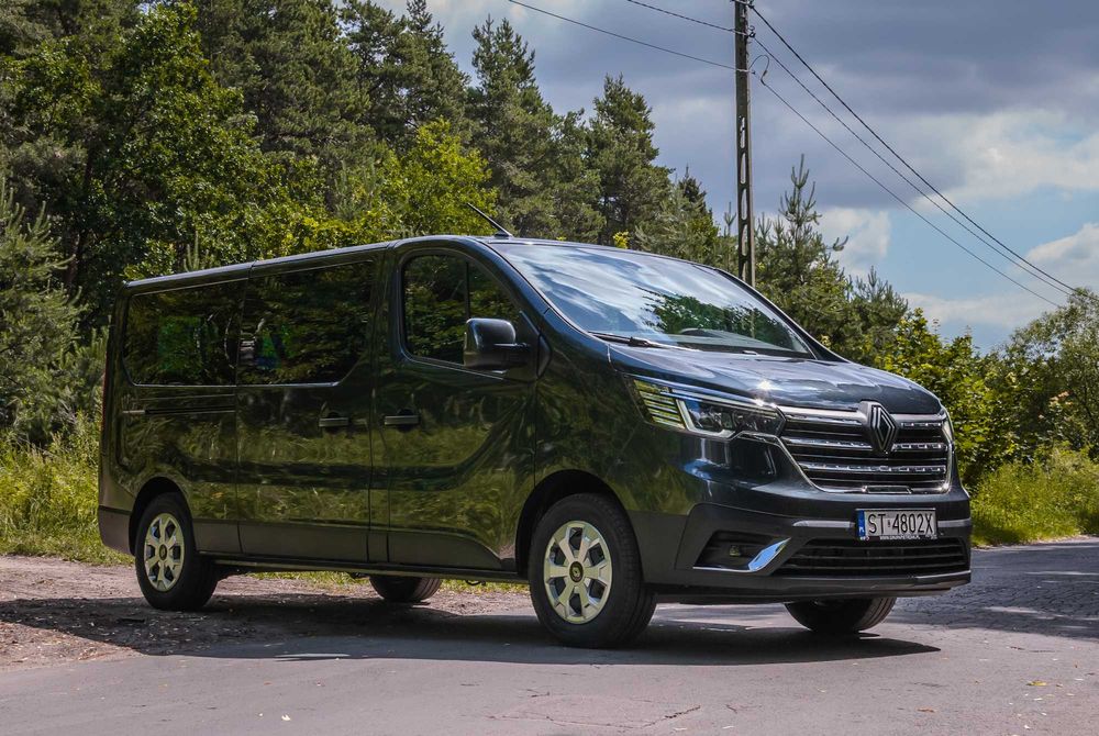 Wynajem busa 9-Osobowy Renault trafic long nowy