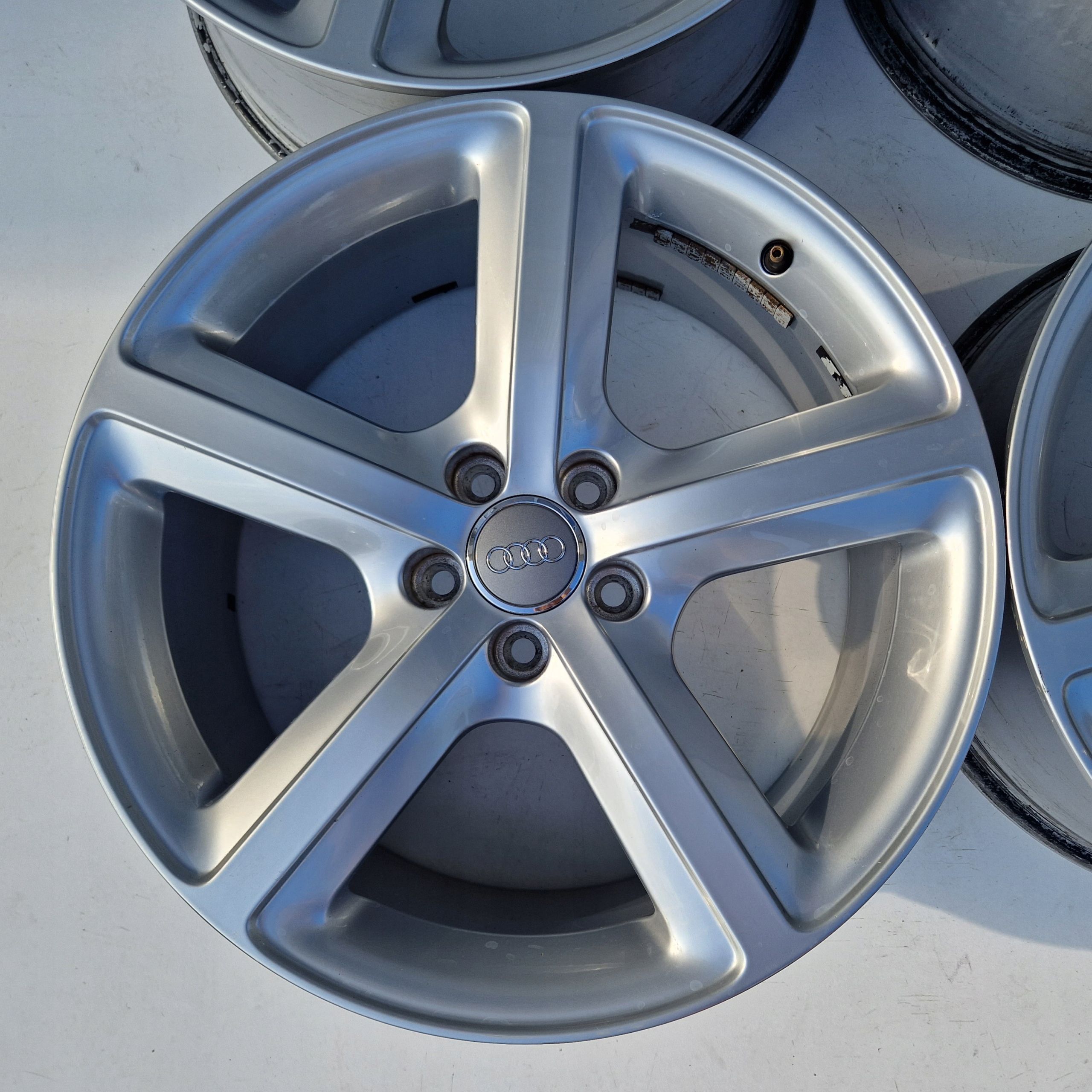 Audi Q5 A5 S5 A4 B8 B9 A6 C6 C7 5x112 19'' IS39