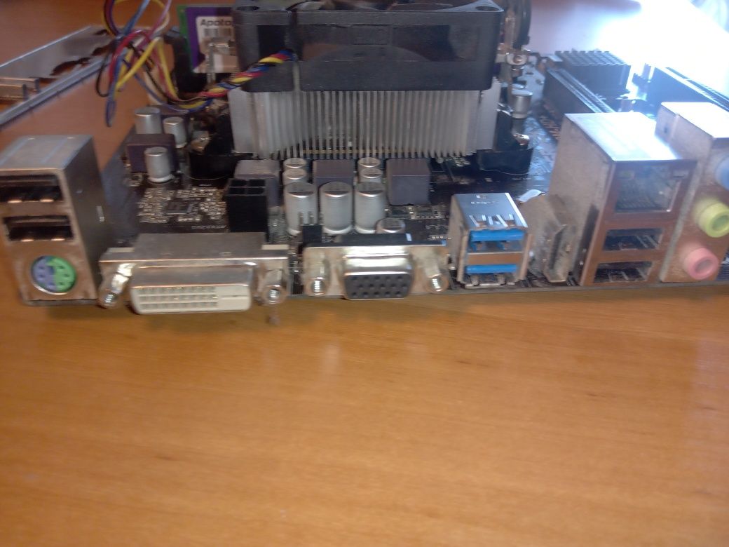 Материнская плата AsRock