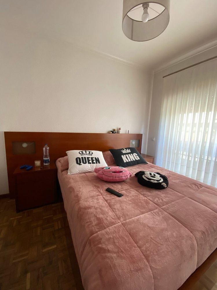 Cama de casal semi-nova