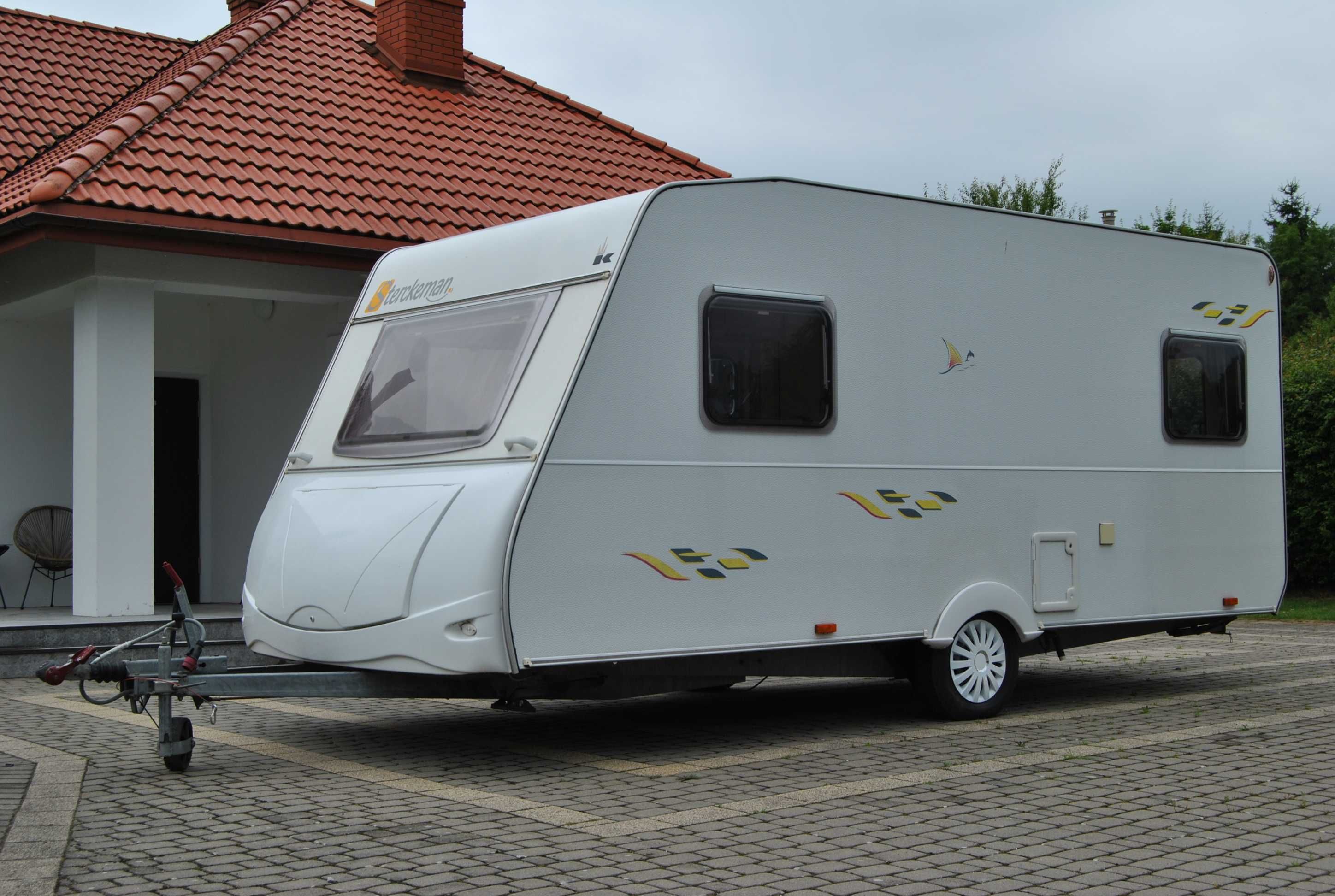 STERCKEMAN Przestronna!  Pojedyncze łóżka! WC! DMC1300kg Transport