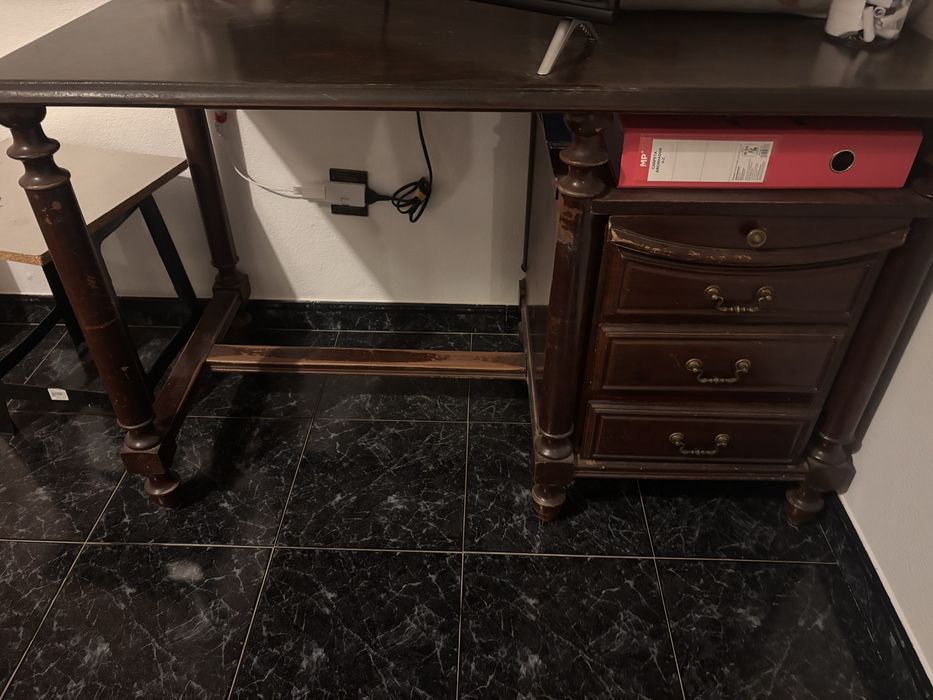 Secretaria antiga em madeira