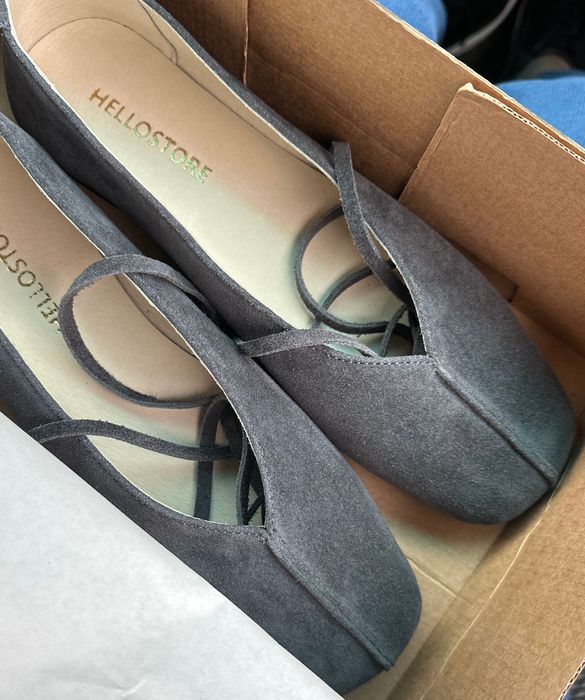 Сірі замшеві балетки
