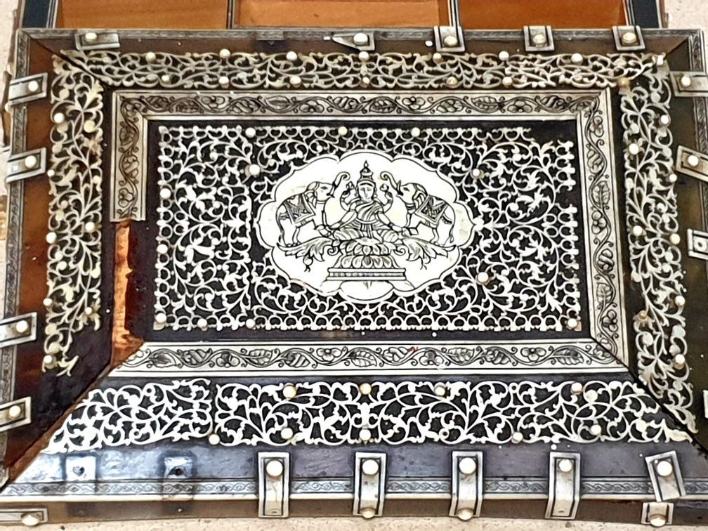Para restauro: rara antiga preciosa caixa de costura oriental