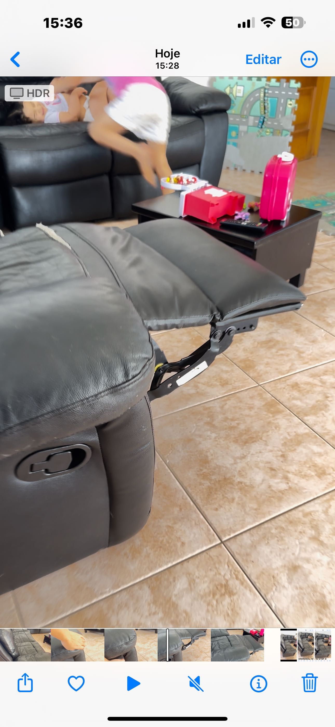 Vendo sofá todo em pele preço negociável