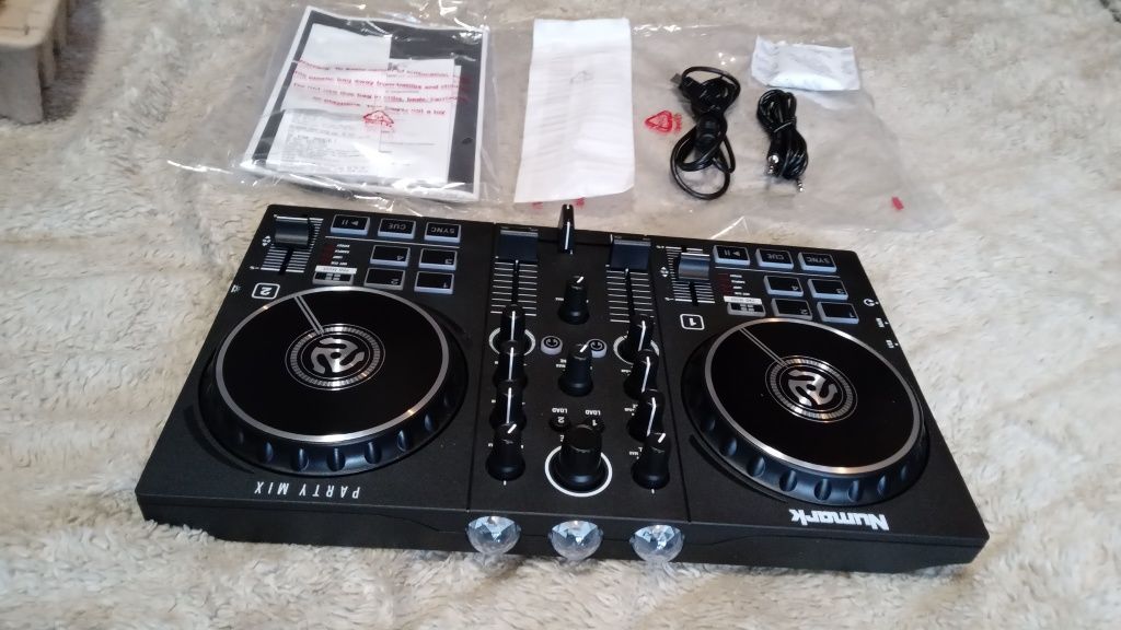 DJ контроллер Numark Party Mix второго поколения